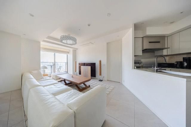 2LDK Apartment in Shibuya, Tokyo - 26th Floor with Jingu Gaien Views - Thumbnail 2