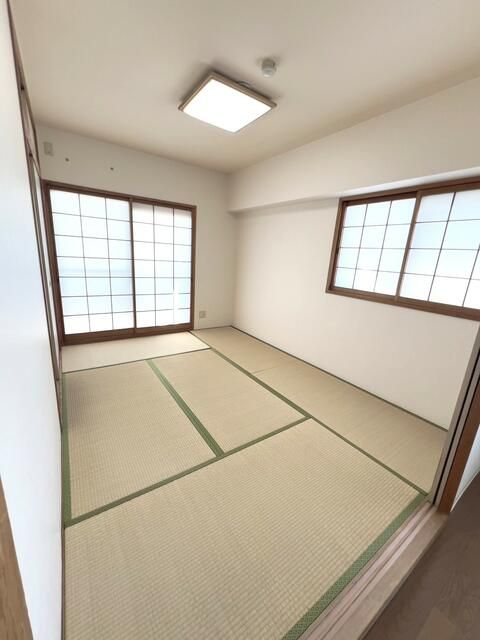 3LDK Apartment for Sale in Izumiotsu, Osaka with Panoramic Views - Thumbnail 4
