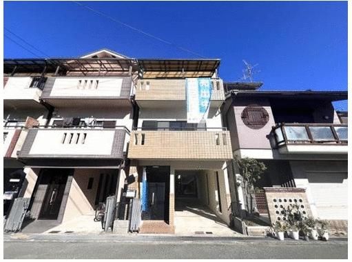 Renovated 3LDK Detached House for Sale in Hirakata, Osaka - Image 1