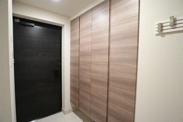 2LDK Apartment for Sale in Meguro, Tokyo near Toritsu-Daigaku Station - Thumbnail 2