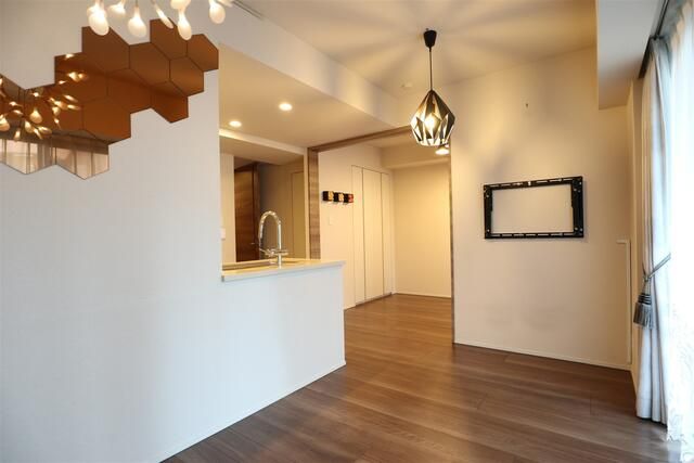 2LDK Apartment for Sale in Meguro, Tokyo near Toritsu-Daigaku Station - Thumbnail 4