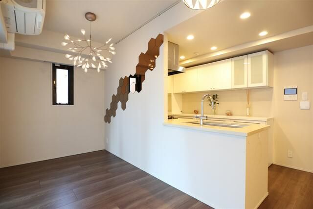 2LDK Apartment for Sale in Meguro, Tokyo near Toritsu-Daigaku Station - Thumbnail 3