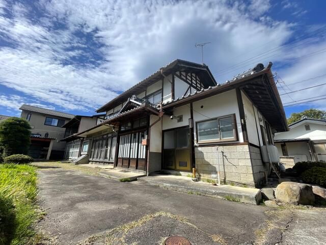 7DK Detached House for Sale in Saku, Nagano - Large Corner Lot - Thumbnail 2