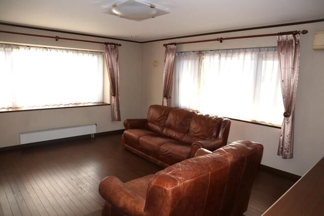 Spacious 4LDK Two-Generation House in Sapporo's Minami Ward - Thumbnail 3