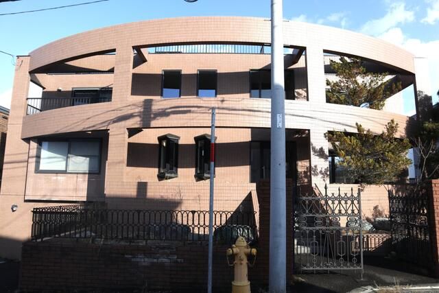 Spacious 4LDK Two-Generation House in Sapporo's Minami Ward - Thumbnail 2