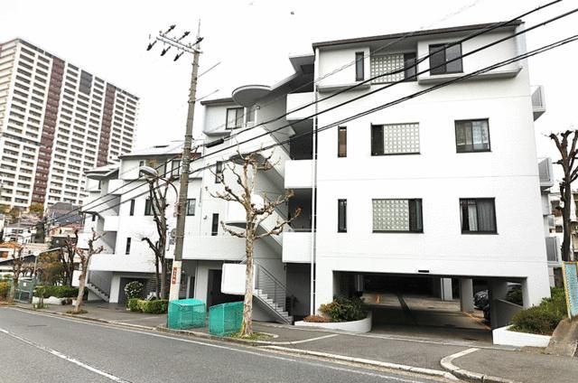 Spacious 2SLDK Maisonette Apartment for Sale in Hirakata, Osaka - Thumbnail 2