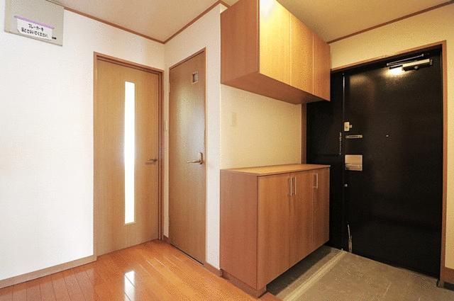 Spacious 2SLDK Maisonette Apartment for Sale in Hirakata, Osaka - Thumbnail 3
