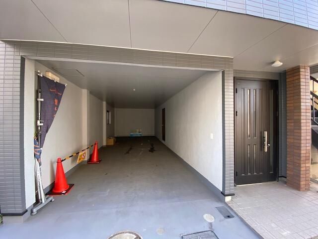 4-Story 3LDK House with 2 Car Parks Near Suwanomori Station, Sakai - Thumbnail 2