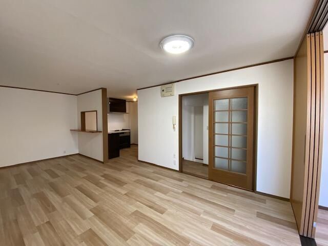 4-Story 3LDK House with 2 Car Parks Near Suwanomori Station, Sakai - Thumbnail 3