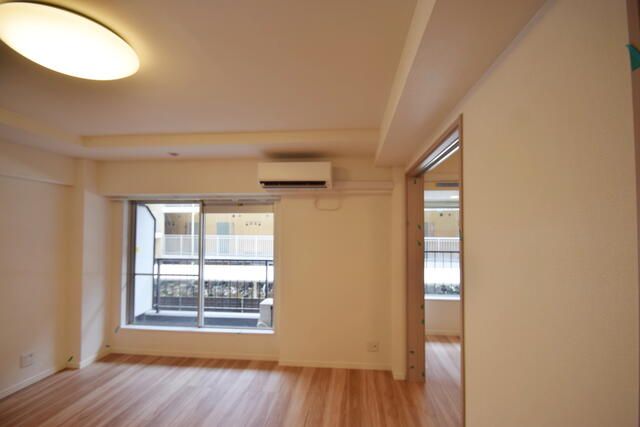 Renovated 2DK Apartment for Sale in Bunkyo, Tokyo - Thumbnail 4
