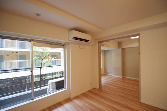 Renovated 2DK Apartment for Sale in Bunkyo, Tokyo - Thumbnail 3