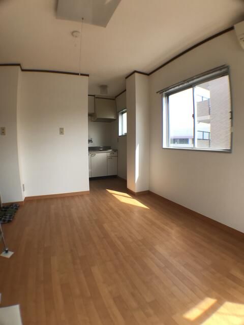 One-Room Apartment for Rent near Tomio Station, Nara - Thumbnail 2
