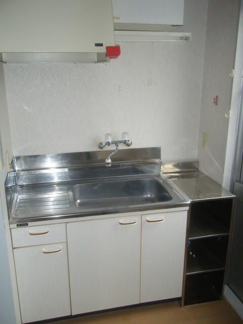 One-Room Apartment for Rent near Tomio Station, Nara - Thumbnail 3