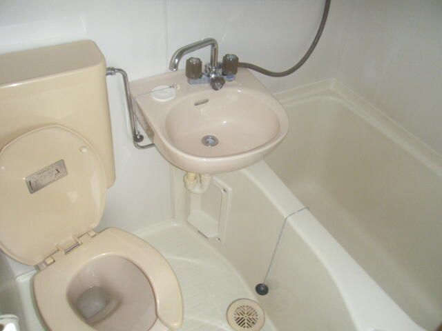 One-Room Apartment for Rent near Tomio Station, Nara - Thumbnail 4