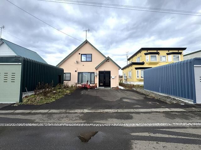 4LDK Detached House for Sale in Iwamizawa, Hokkaido - Thumbnail 2