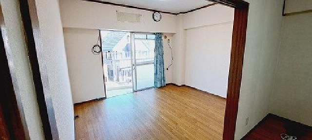 2LDK Apartment for Sale in Kaizuka, Osaka - 49.57 sqm - Thumbnail 3