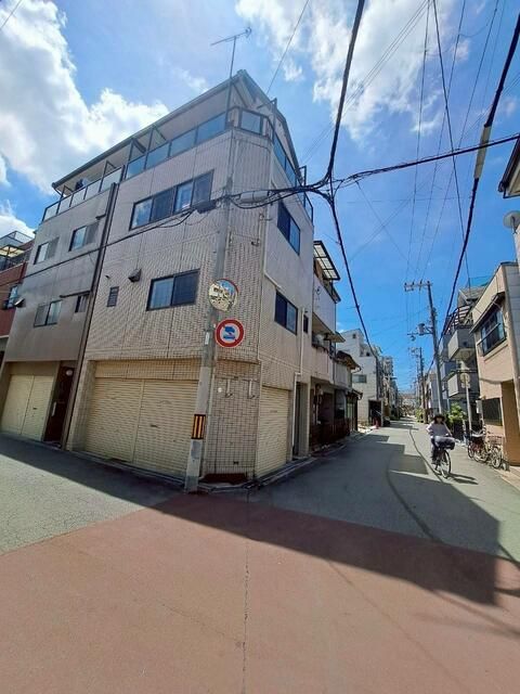 Renovated 4-Story 2LDK House Near Taisho Station, Osaka - Thumbnail 2