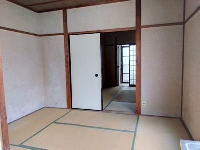 2K Apartment with Private Garden in Higashiosaka, Osaka - Thumbnail 3