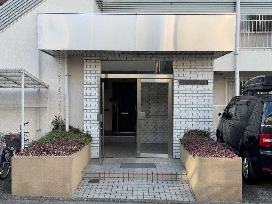 Renovated 1SLDK Apartment for Sale in Yoga, Setagaya, Tokyo - Thumbnail 3