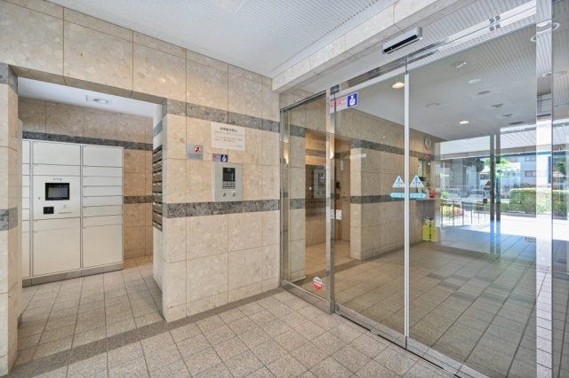 Renovated 3LDK Apartment for Sale in Minato-ku, Osaka - Thumbnail 4