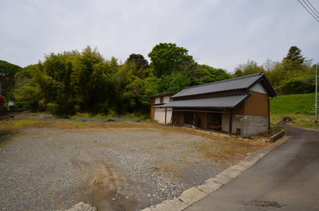 Used 4DK House for Sale on Large Lot in Namegata, Ibaraki - Thumbnail 2