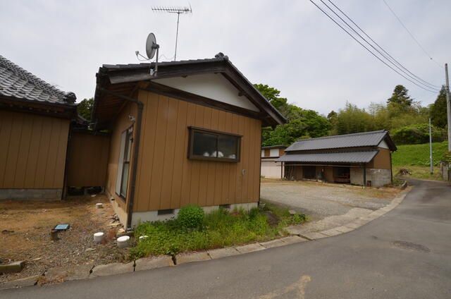 Used 4DK House for Sale on Large Lot in Namegata, Ibaraki - Thumbnail 4