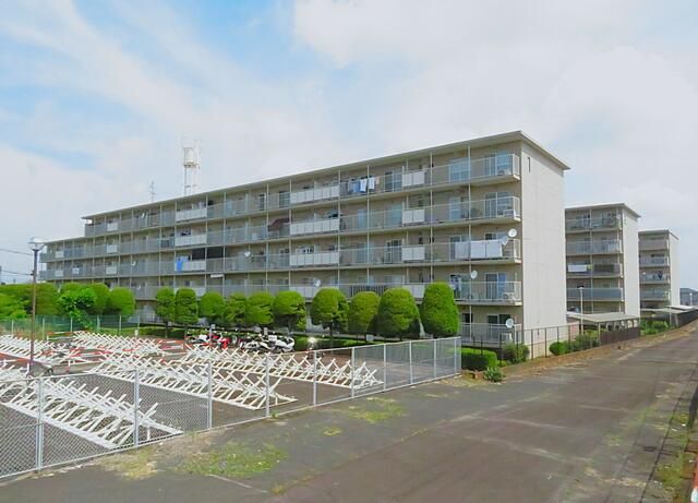 Top-Floor 3LDK Apartment for Sale near JR Mamada Station, Oyama - Thumbnail 2