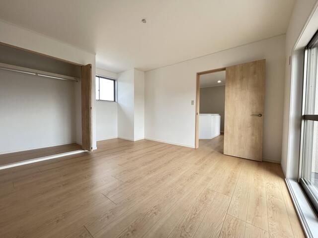 Spacious 4LDK House in Takamatsu, Kagawa – 162.3 sqm - Thumbnail 4