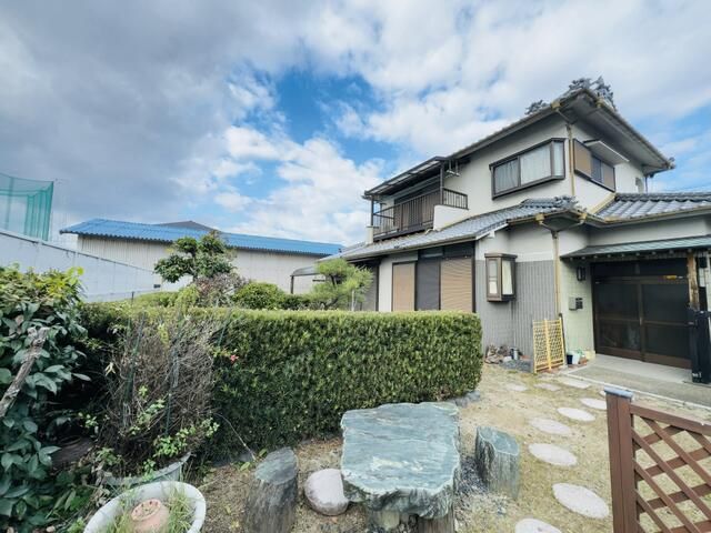 Resale 4LDK Detached House with Garden in Matsuyama, Ehime - Thumbnail 2