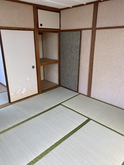 2DK Apartment for Rent near Sumiyoshitaisha Station, Osaka - Thumbnail 3