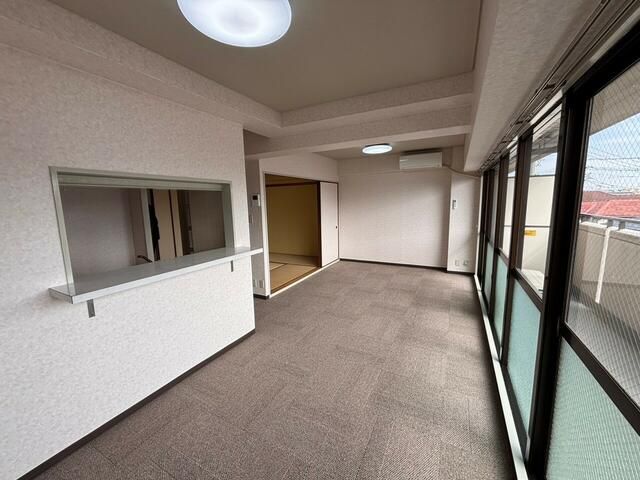 Renovated 3LDK Apartment for Sale in Izumiotsu, Osaka - Thumbnail 3