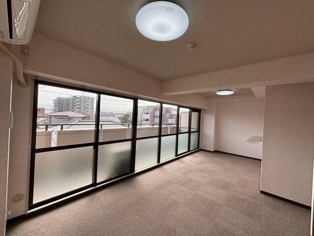 Renovated 3LDK Apartment for Sale in Izumiotsu, Osaka - Thumbnail 4