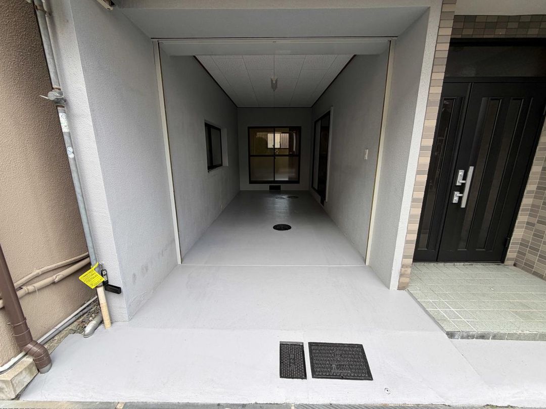 Renovated 4LDK House for Sale in Hirakata, Osaka - Thumbnail 2