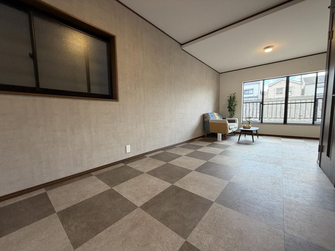 Renovated 4LDK House for Sale in Hirakata, Osaka - Thumbnail 3