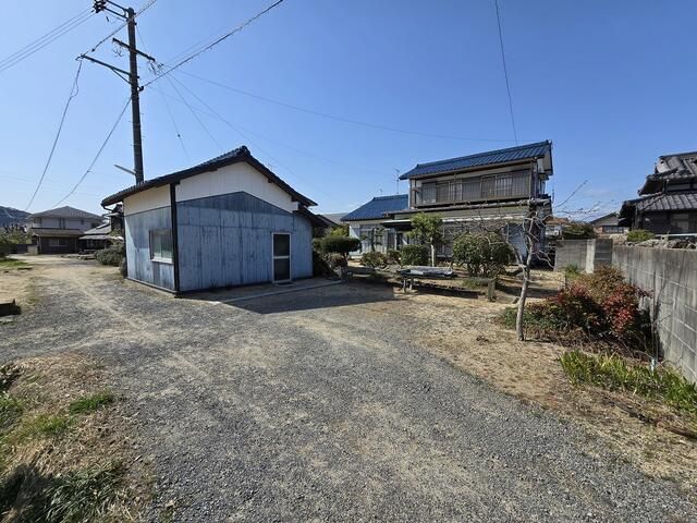 Used Detached House in Matsuyama, Ehime - 5SLK on 215 Tsubo Land - Thumbnail 3