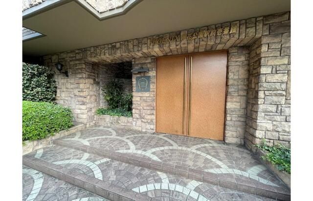 1K Apartment for Sale near Rikakōen Station, Suginami, Tokyo - Thumbnail 2