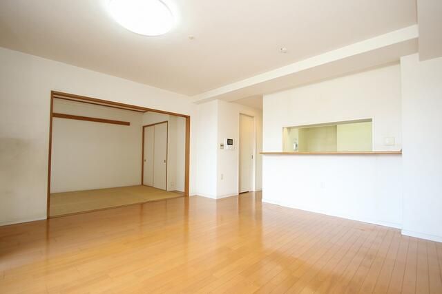 3LDK Apartment for Sale in Sakai, Osaka - Pet Friendly & Secure - Thumbnail 3