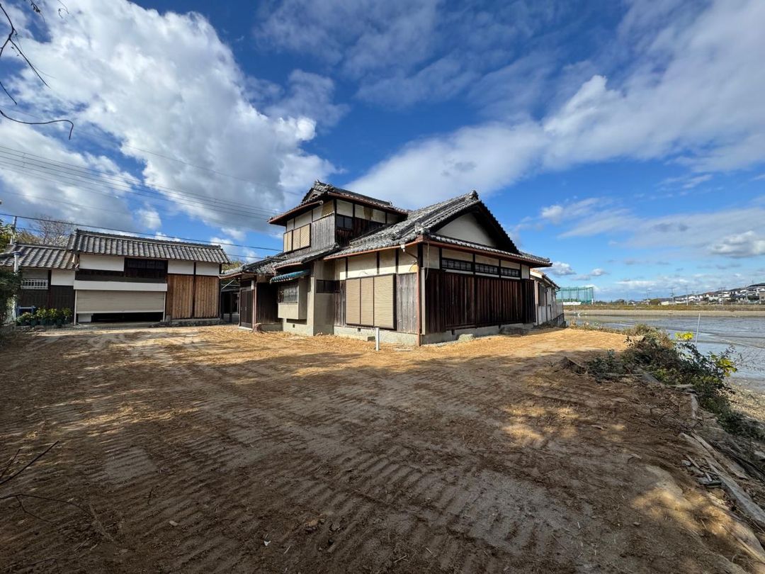 Folk-Style 6DK House for Sale in Hannan City, Osaka - Thumbnail 2