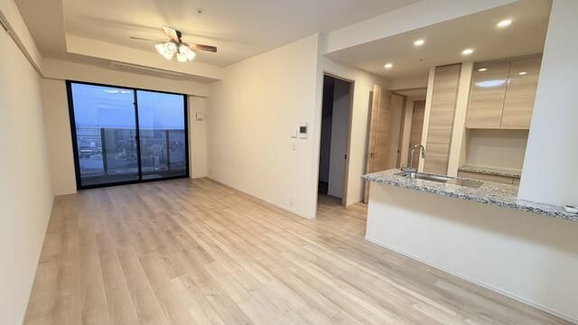 3LDK Ocean View Apartment in Toyosu Tower, Tokyo - Thumbnail 3