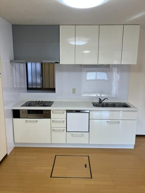 3LDK House for Sale in Hadano, Kanagawa with Recent Renovations - Thumbnail 3