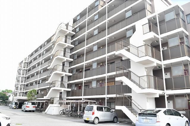 2SLDK Apartment in Toride Ibaraki | Southeast Corner, Service Room - Thumbnail 3