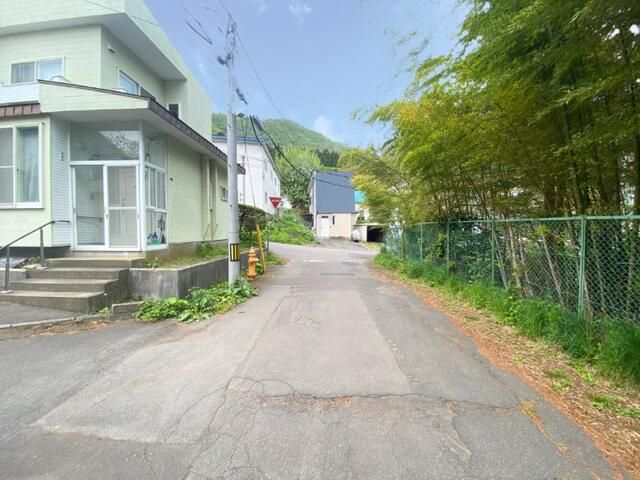 1987 3LDK House for Sale in Hakodate's Yachigashira District - Thumbnail 2