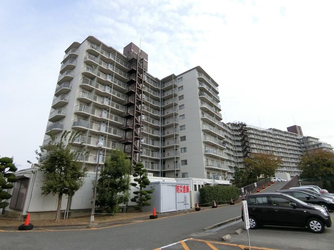 3LDK Apartment with Private Garden Near Izumi-Sunagawa Station, Sennan - Thumbnail 2