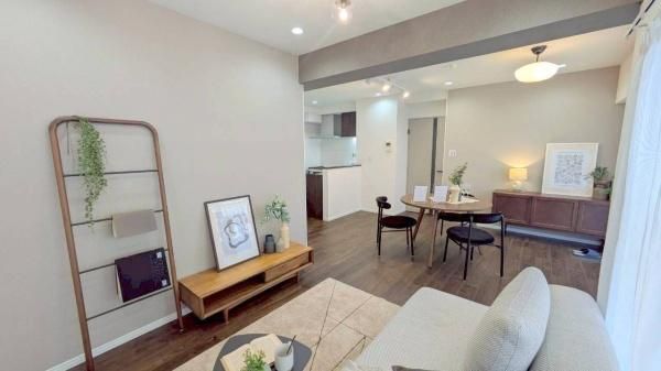Renovated 2LDK Apartment for Sale in Higashiosaka, Osaka - Thumbnail 3