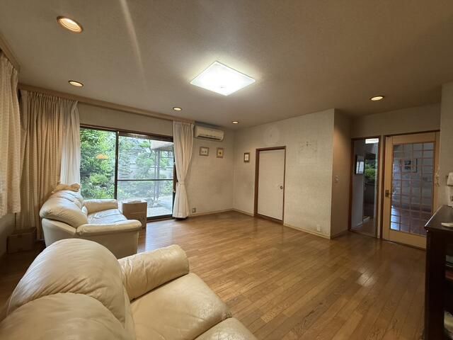 6SLDK Detached House for Sale in Higashiosaka, Osaka - Thumbnail 4