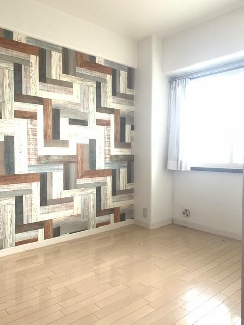 Renovated 3LDK Apartment with Natural Materials in Kishiwada, Osaka - Thumbnail 2