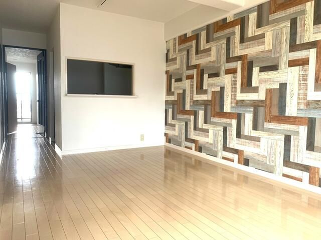 Renovated 3LDK Apartment with Natural Materials in Kishiwada, Osaka - Thumbnail 3