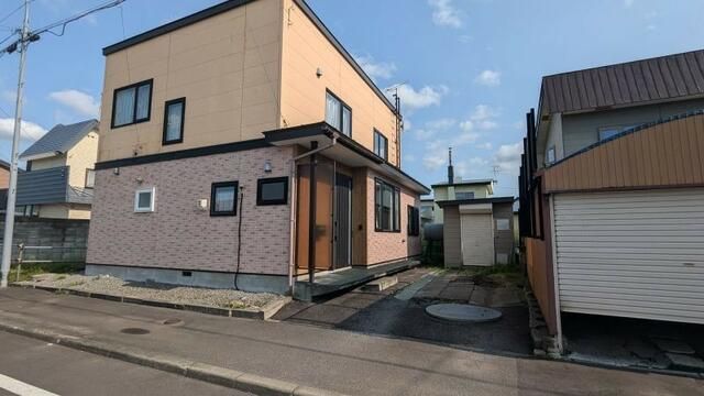 6LDK Detached House for Sale in Asahikawa, Hokkaido - Image 1