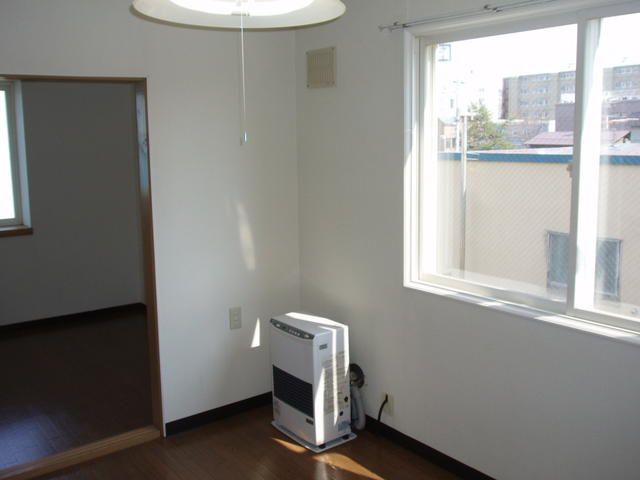 1DK Apartment for Rent in Sapporo Higashi-ku, Hokkaido - Thumbnail 4