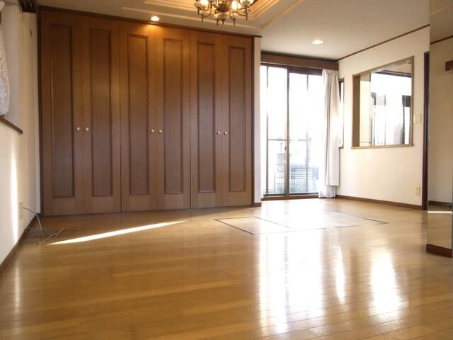 2LDK Detached House with Large Garden in Yamato, Kanagawa - Thumbnail 3